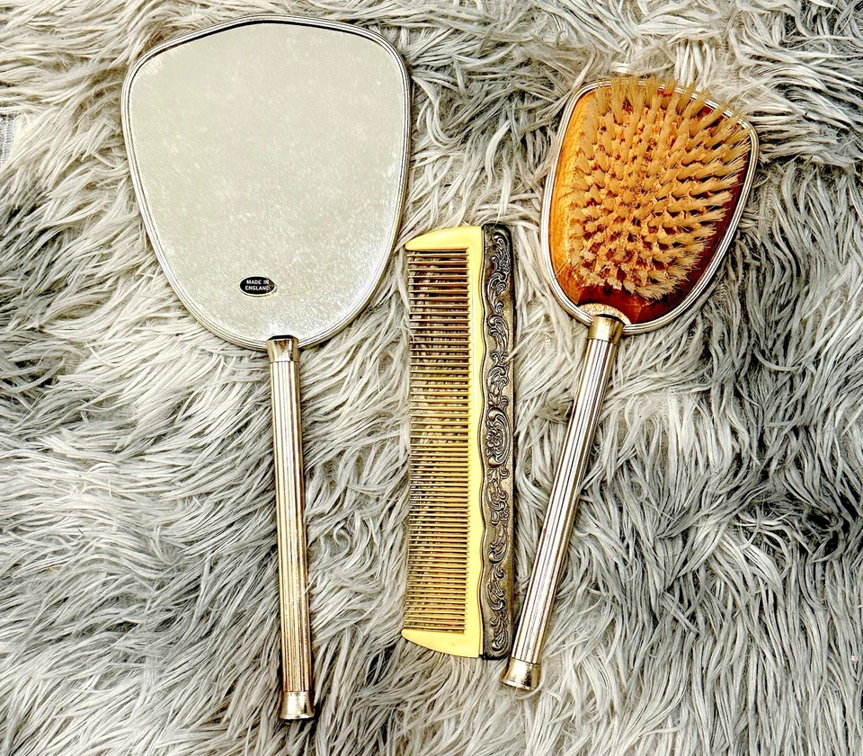 Vintage Vanity Trio - Juego de espejo de mano, cepillo para el cabello y peine ornamentado con motivo floral Foto 2 de 4