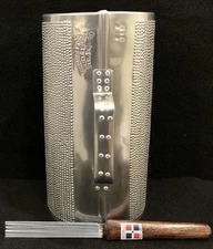 GUIRA PROFESIONAL DOMINICANA 21"X 13" CON SU GANCHO PROFESIONAL INCLUIDO