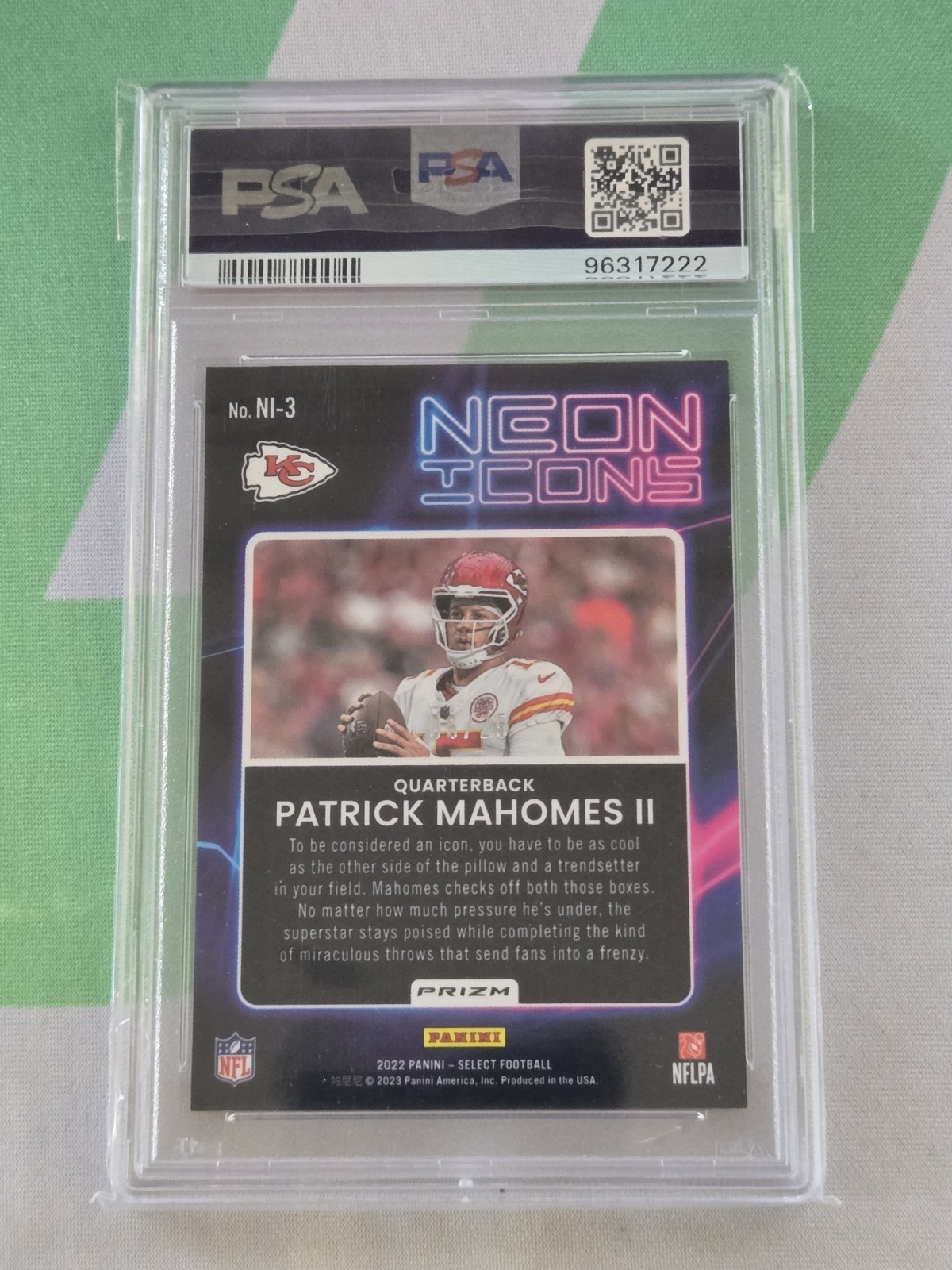 2022 Panini Select Patrick Mahomes II Neon Icons Tie Dye Prizm /25, PSA 10 view 2