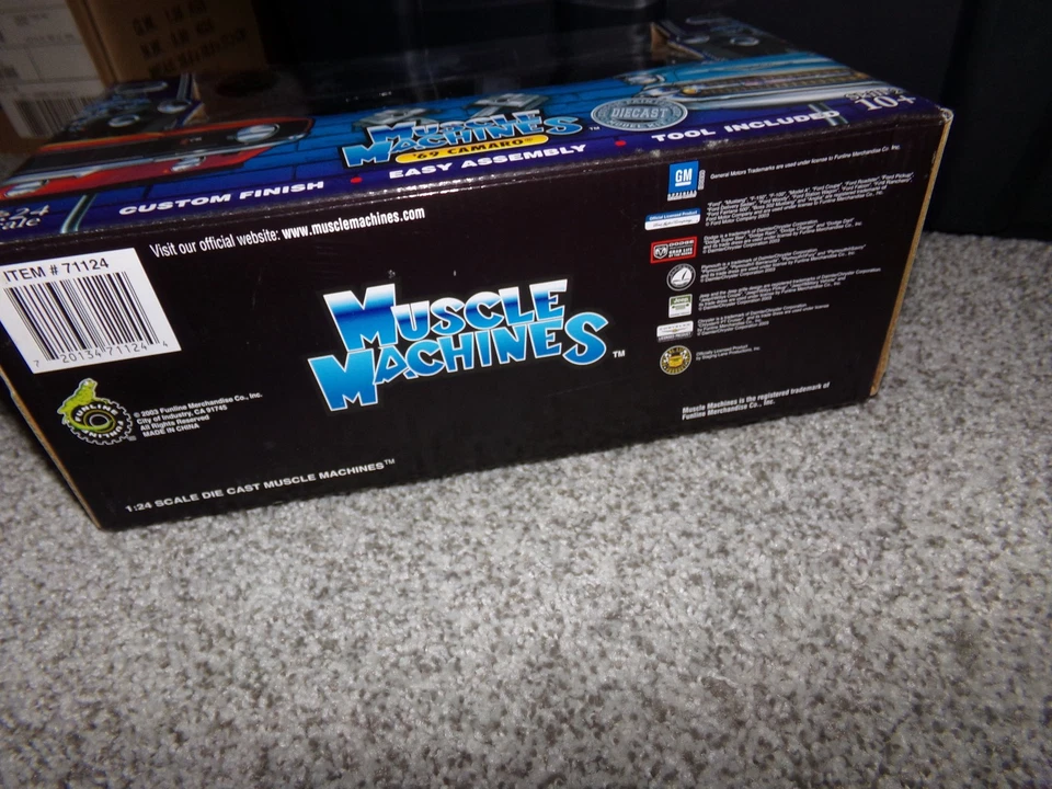 1/24  MUSCLE MACHINES BUILD IT  1969 CAMARO MODEL KIT BLACK - Image 4 of 4