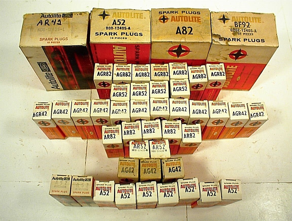 83 AUTOLITE SPARK PLUGS FORD AR42 A52 A82 BF92 AGR82 52 42 AR82 52 42 A52 FOMOCO