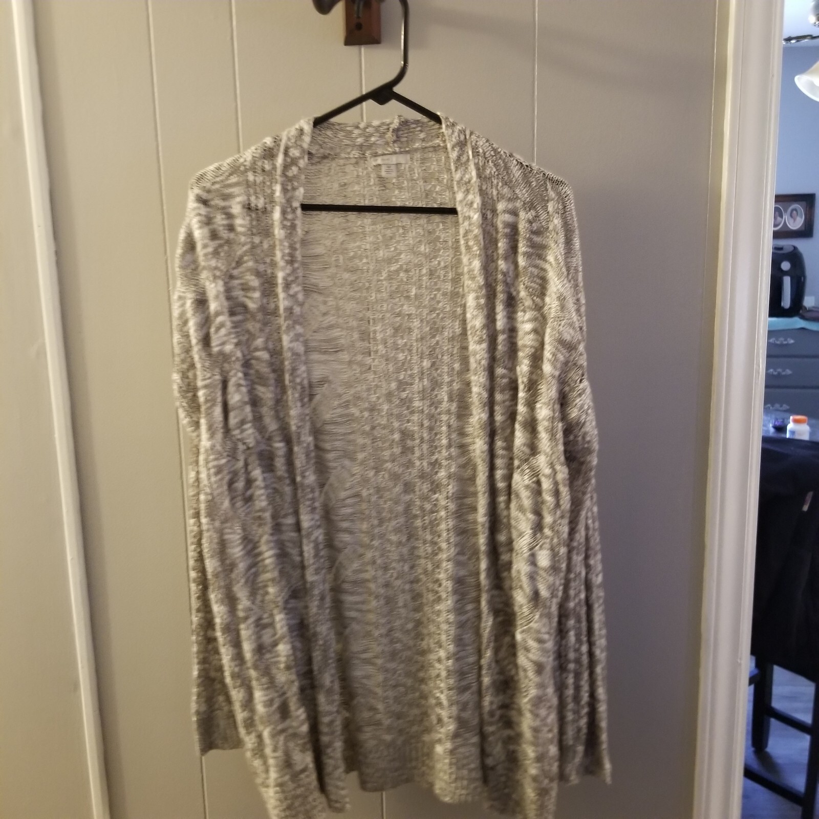 Women's Sweater Buttonless Medium thin material - image 1