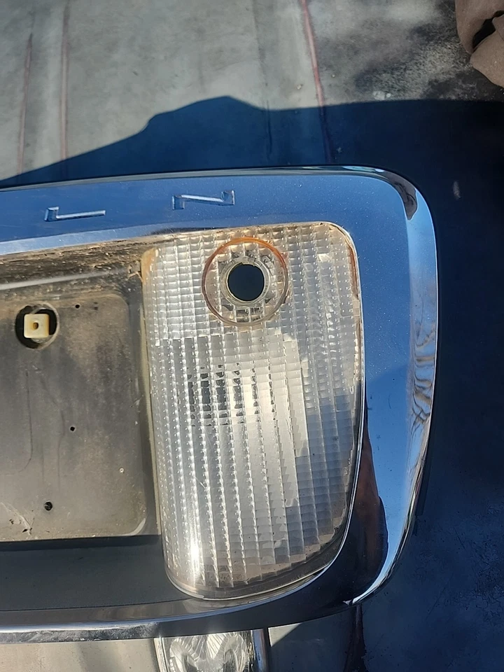 2001 Lincoln Town Car OEM Rear License Plate Tag Reverse Back Up Light 98 99 01 - Image 3 of 4