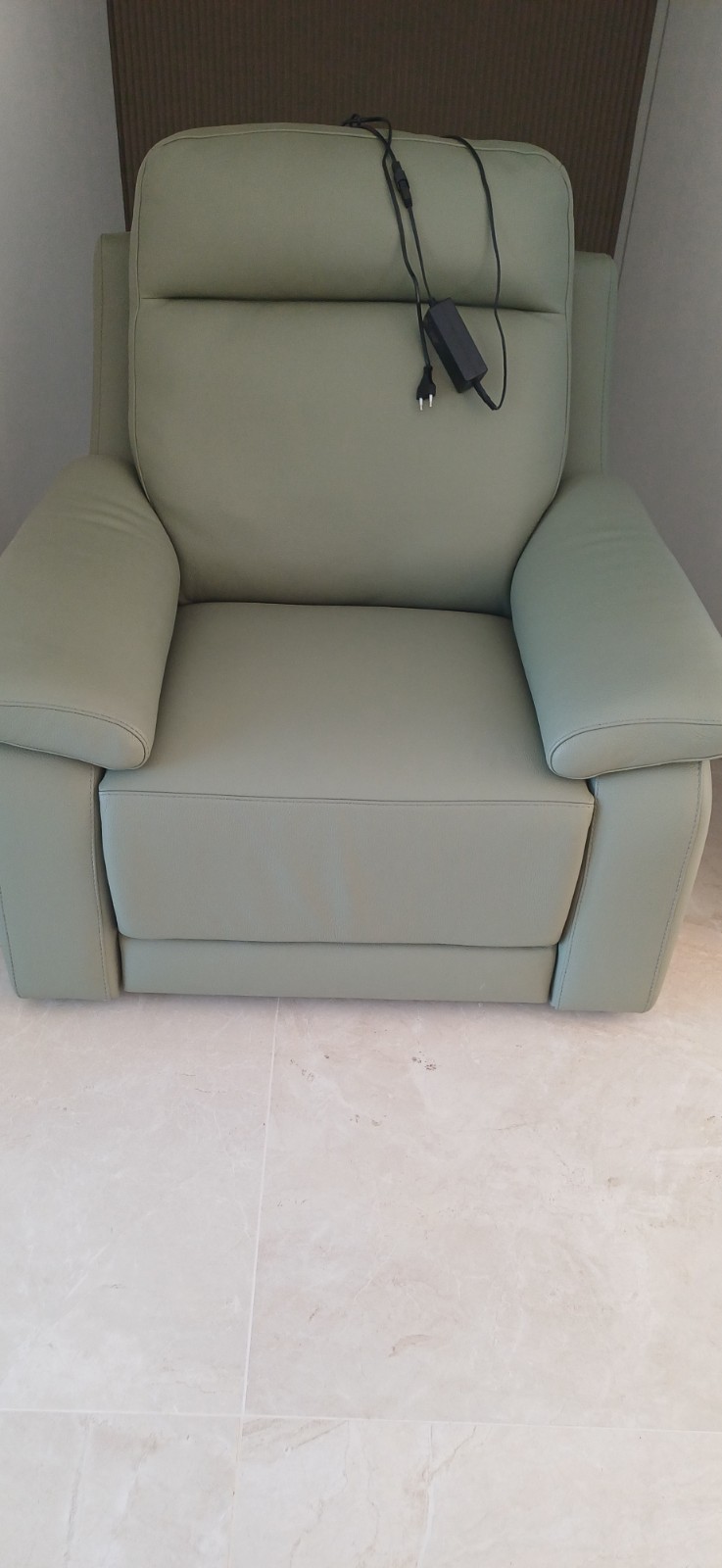poltronesofà Poltrona reclinabile elettrica verde ecopelle