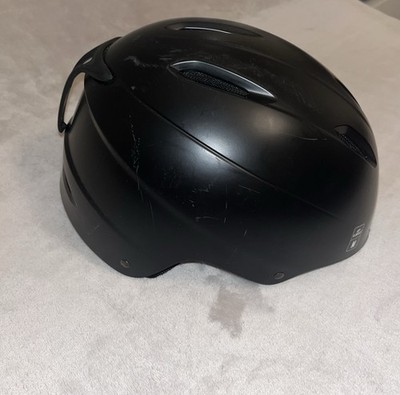 Giro Ski / Snowboard Helmet   Size Medium (Black.)
