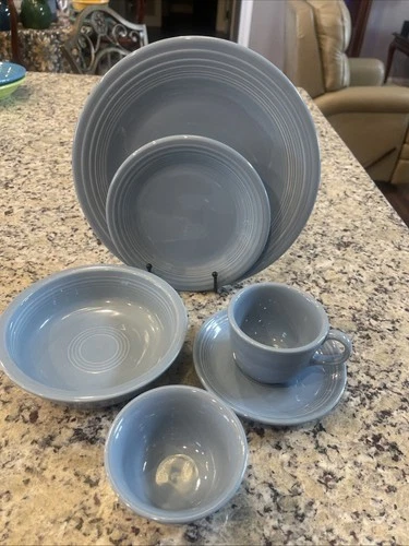 Fiesta Ware PERIWINKLE  5 Piece Place Setting Retired Fiestaware EUC + BONUS