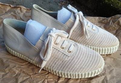 Vtg Stuart Weitzman Neiman Marcus Cream Woven Espadrille Sneakers Laces bows 6.5