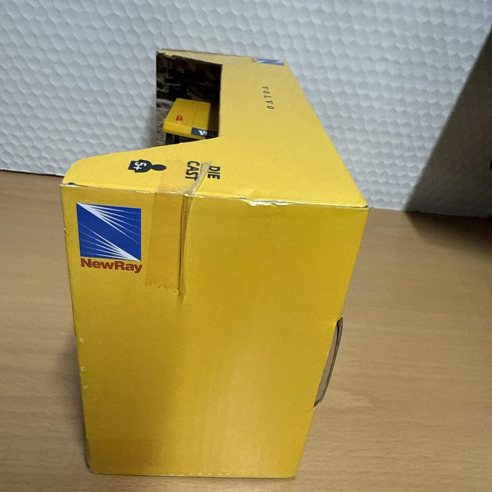 New Ray Volvo P6820D DD258 Diecast Construction Vehicles - Image 4 of 4