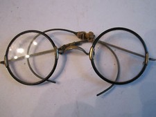 VINTAGE BLACK RIM EYE GLASSES IN THE ORIGINAL CASE - TUB 2 11