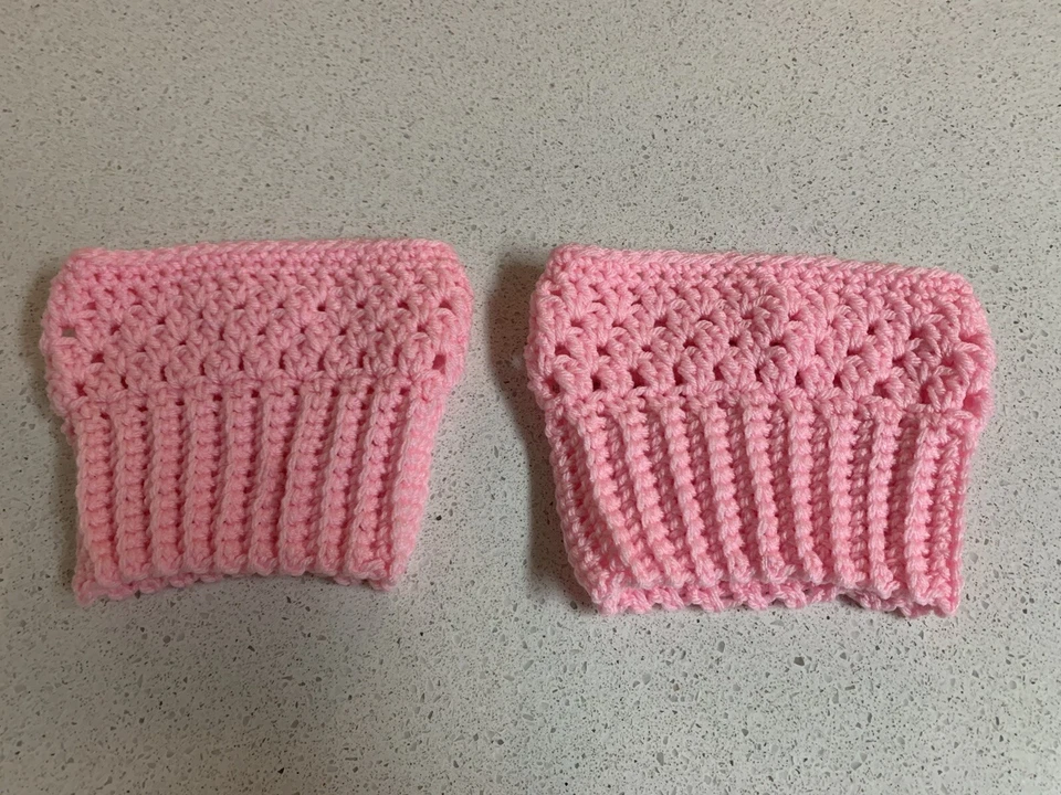 Puños Bota Rosa Hecho a Mano Crochet diseñado para embellecer la parte superior de tus botas Foto 3 de 4