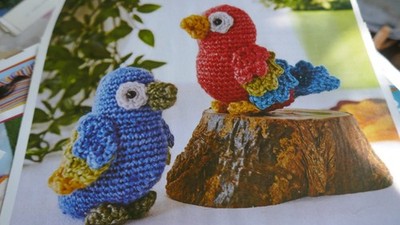 Häkelanleitung für 2 verschiedene Papageien in Mini-Größe in D.K. -3,5 Zoll groß ca.