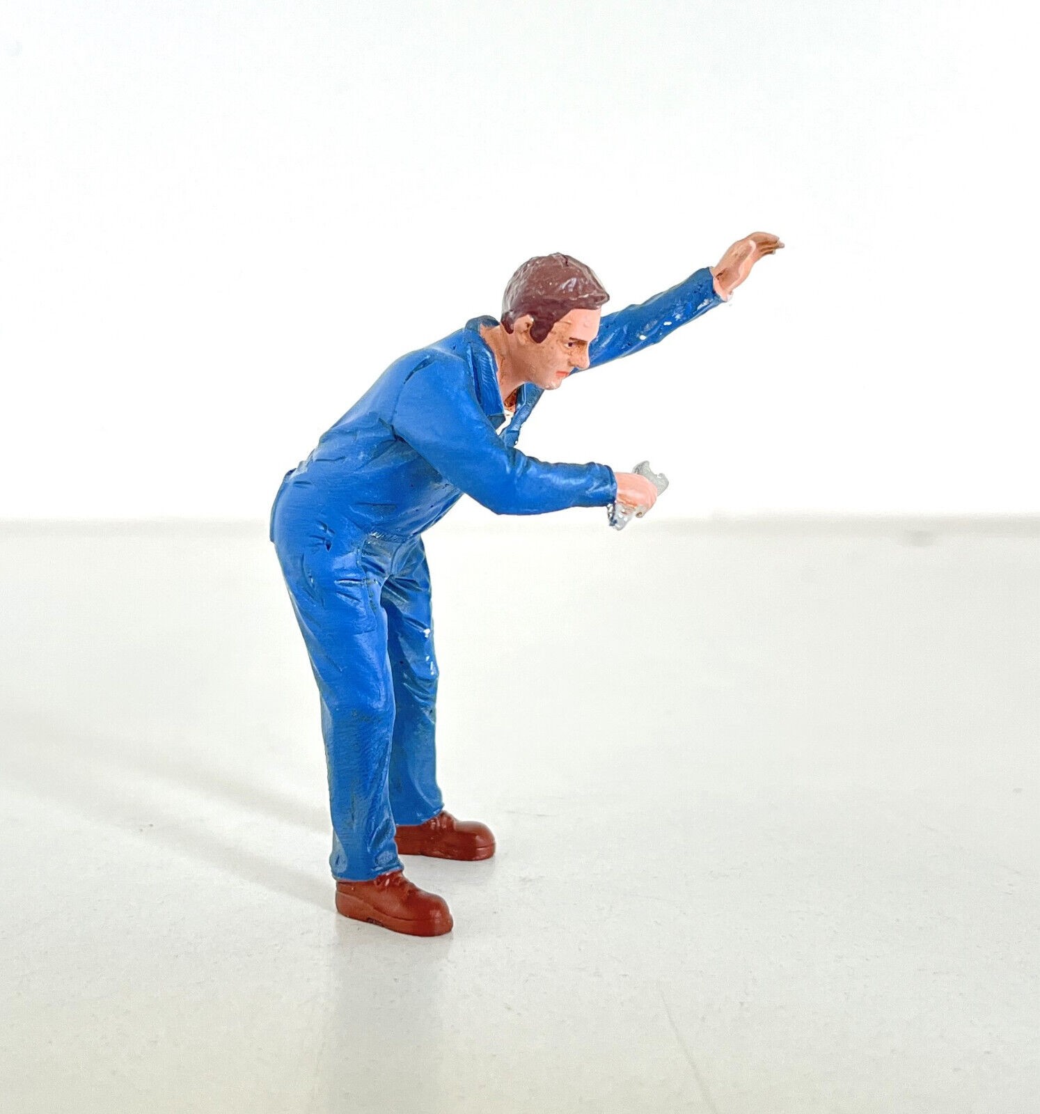 American Diorama Gauge G 'Supporting Mechanic with Key' Item: 38279