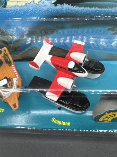 1995 Micro Machines #1 TREASURE HUNTERS EXPLORATION SALVAGE BARGE SEAPLANE SUBMA - Picture 3 of 5
