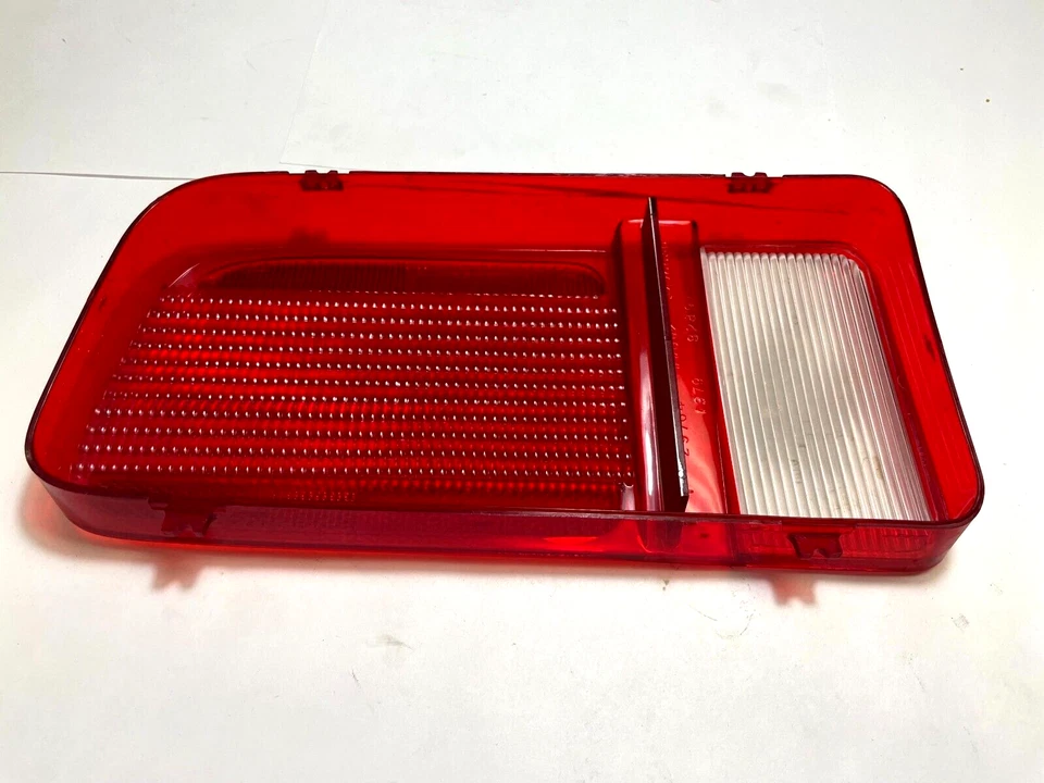 Lente de luz trasera lateral del pasajero derecho Plymouth 'Cuda Barracuda 1971 NOS 3514364 Foto 2 de 4