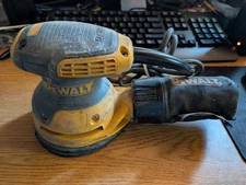 DeWalt Random Orbit Palm Sander 5" w/ Dust Bag DWE6421