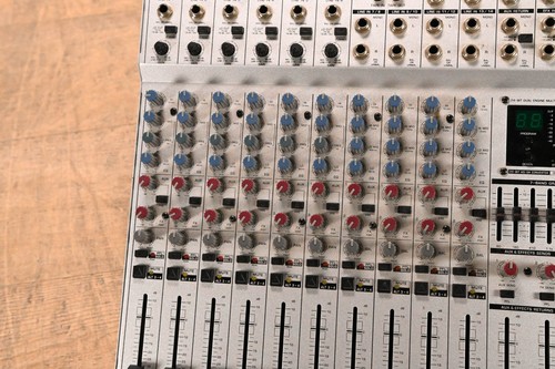 Behringer MX1804X Console di mixaggio 18 canali, 4 bus CG01N9P - Foto 6 di 14