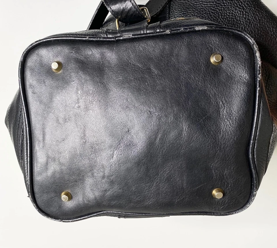 Mochila de Mano Convertible VALENTINA Italia Cuero Negro Dorado Tachonado Asa Superior Foto 4 de 4