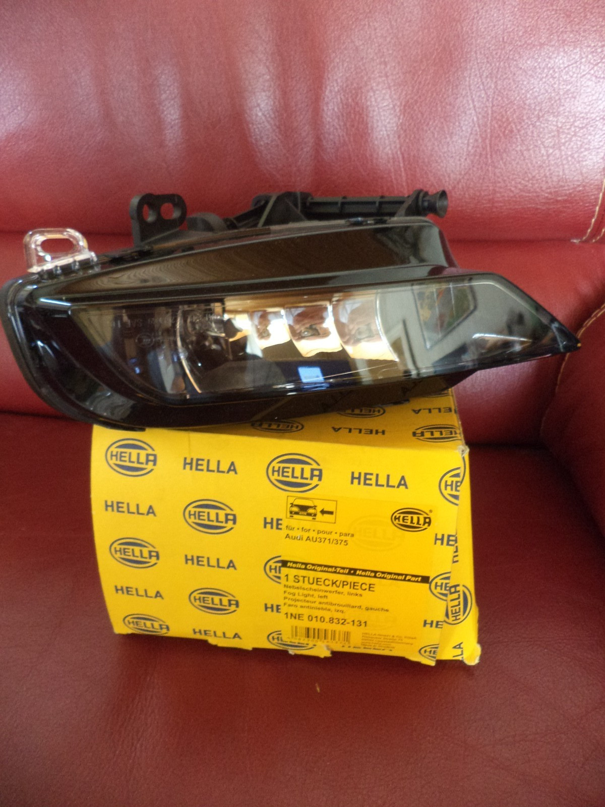 Antibrouillard Audi A3 gauche Hella 1NE010832131 en finition noire d'origine allemande