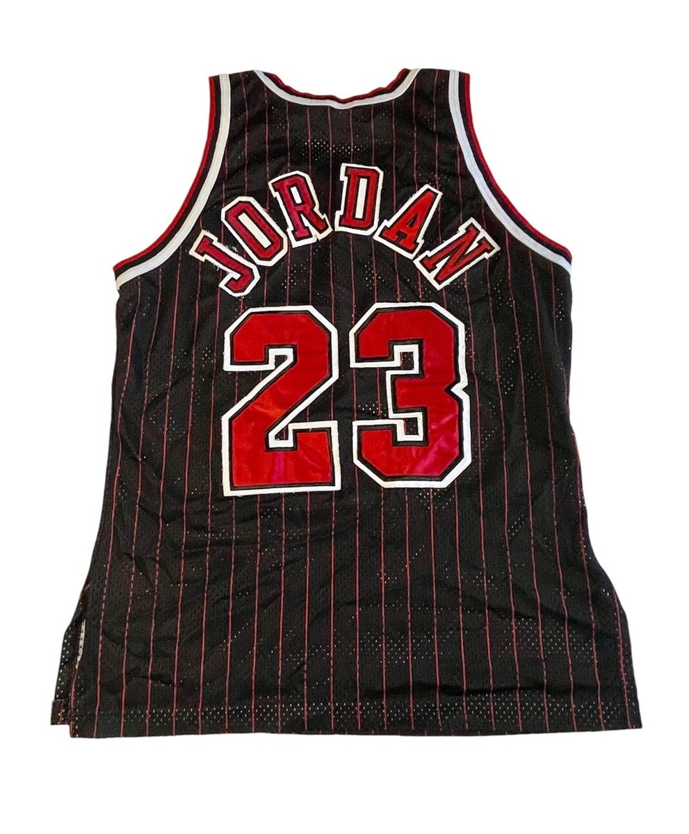 ジョーダンユニホーム Michael Jordan Signed 95-96 Black Pinstripe Jersey Inscribed