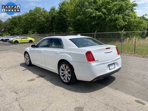2017 Chrysler 300 Series Limited - Picture 4 of 12