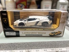 NEW Eggshell White Lamborghini Veneno 1:24 Scale Licensed Friction Car Plastic