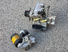 10-15 Toyota Prius Abs Anti Lock Brake Booster Pump Actuator 47270-47030 Set Oem 10-15 Toyota Prius Abs Anti Lock Brake Booster Pump Actuator 47270-47030 Set Oem