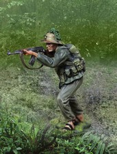COLLECTORS SHOWCASE VIETNAM WAR CS01009 VIETCONG STANDING FIRING AK47 MIB