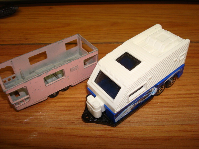 MATCHBOX- Set of 2-NEW Blue/White Travel Trailer MB868 USED Trailer  Caravan 23
