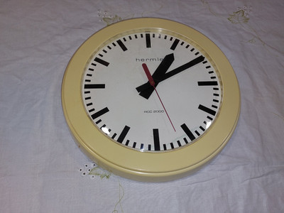 Vintage Wanduhr Uhr Hermle RCC 2000 Funkuhr Bahnhofsuhr Design
