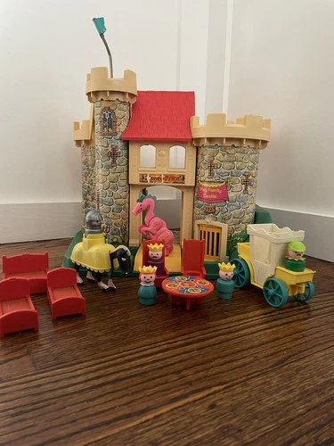 VINTAGE Fisher Price Little People Play Family Castle-MOSTLY COMPLETE-DRAGON!!!
