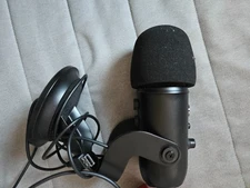 Blue Yeti Professional Multi-Pattern USB Condenser Microphone - Blackout