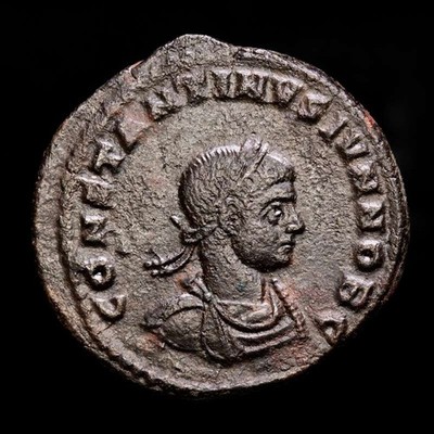 *Lucernae* Constantine II Follis CLARITAS REIPVB C-S / PARL (4439) Arles 318