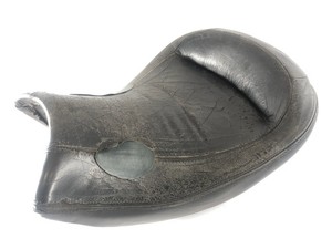 BMW R 1200 C 259C [1998] - Fahrersitz beschädigt