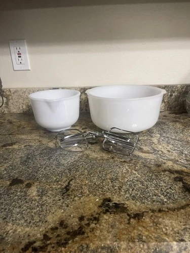 Vintage Sunbeam mixing bowls/beaters Glasbake  19CJ & 20CJ White Milk Glass