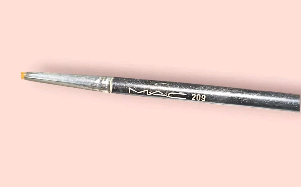 MAC Cosmetics Eyeliner Brush 209 Discontinued  - Image 3 of 3