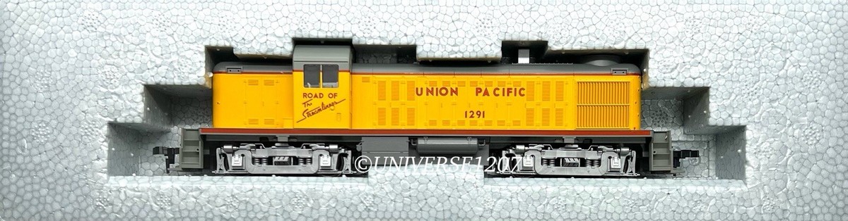 HO Scale Kato 37-2503 Alco RS-2 Diesel Switcher Locomotive