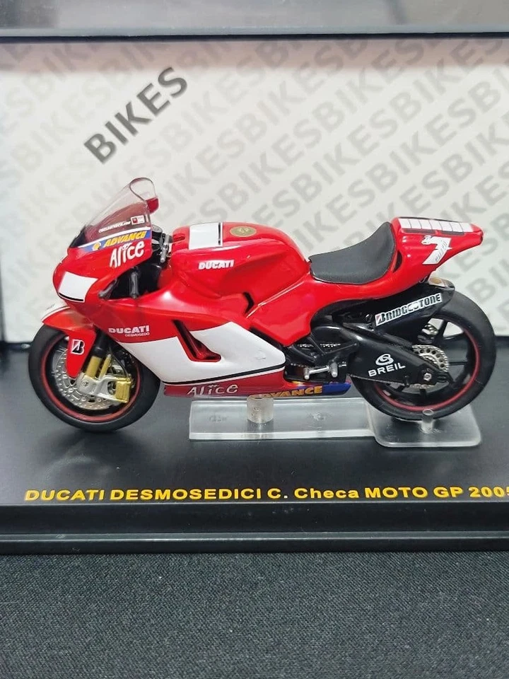 Ducati Desmosedici MotoGP escala 1/24 usada con autógrafo Foto 4 de 4
