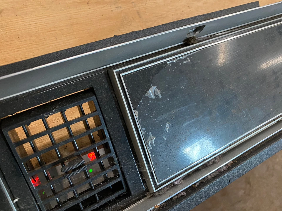 Ford Thunderbird 1980 1981 1982 tablero moldura aire acondicionado ventilación sobre guantera Foto 3 de 4