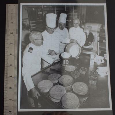CUNARD LINE QE2 RMS QUEEN ELIZABETH ORIGINAL PRESSEFOTO CHEFKOCH 1969 KÜCHE