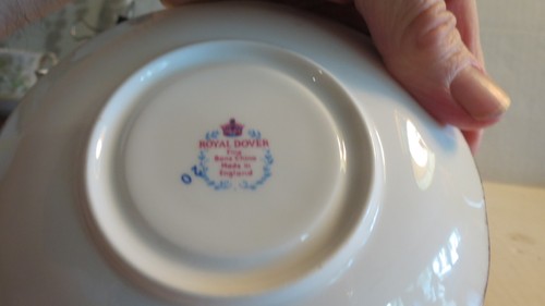 Royal Dover Trébol Madreselva Flores Taza de Té Platillo De Colección Hueso China Inglaterra - Imagen 5 de 5