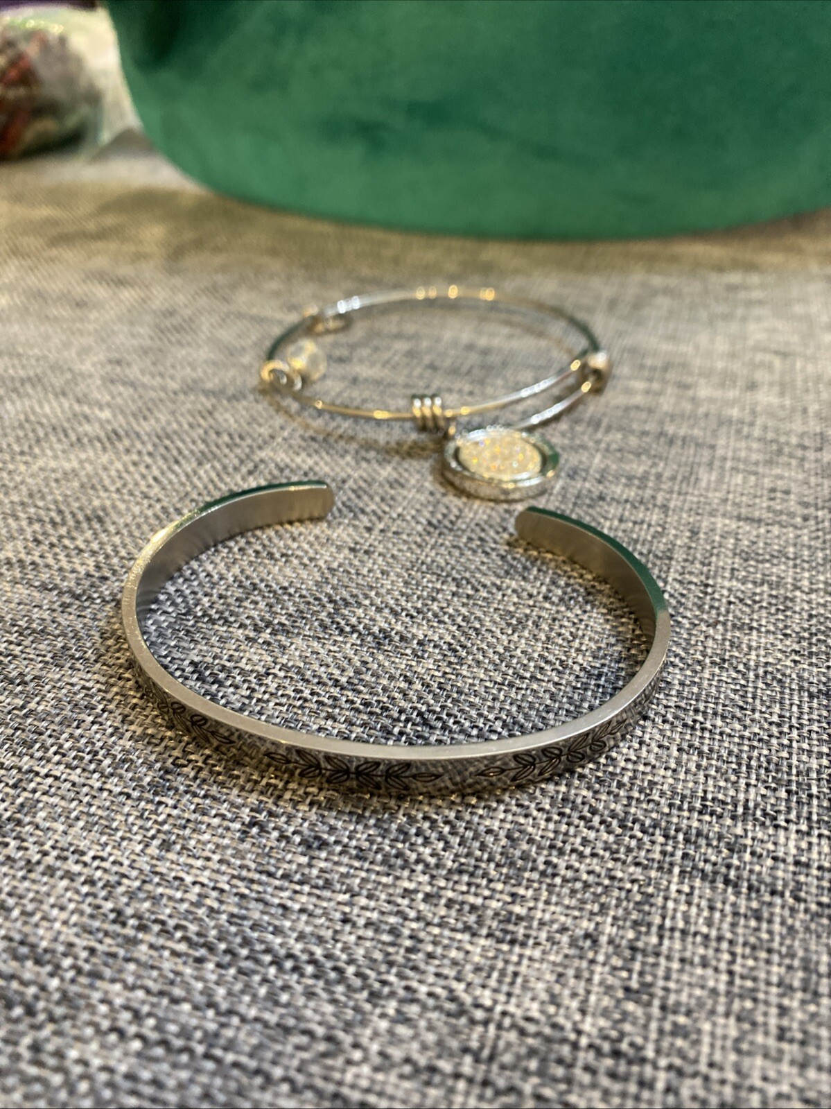 Mixed LOT (8) Bangle Bracelets - image 4