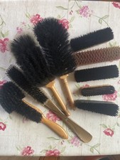 Sammlung Handbesen und Bürsten