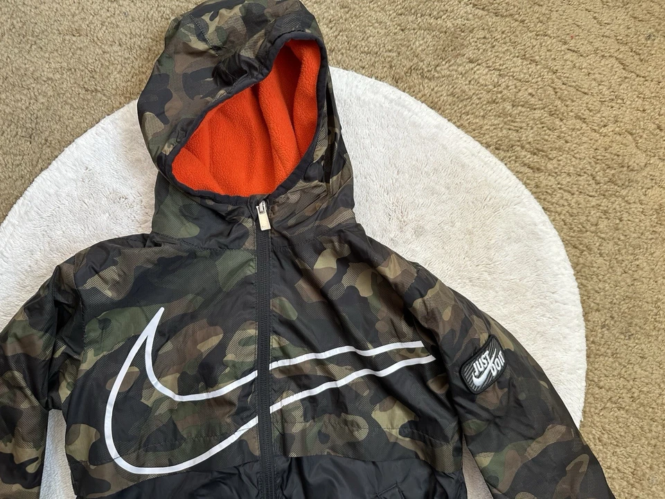 Nike Boys Camo Hooded Jacket Size 4–5Y Fleece Lined Zip-Up “Just Do It” Coat - Image 2 of 4