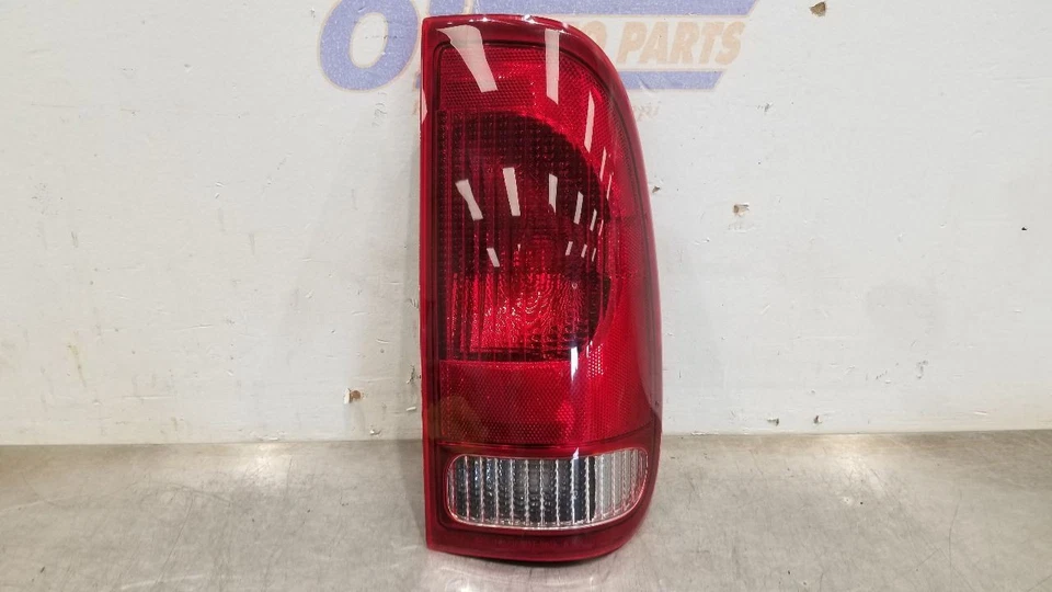 01 FORD F250 SUPER DUTY TAIL LIGHT TAIL LAMP RIGHT PASSENGER - Image 2 of 4