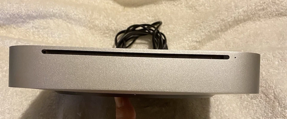 Apple Mac Mini A1347 -C2D 2.4GHZ,8GB,240 GB SSD,Optical Drive, Linux Mint- Nice! - Image 2 of 4