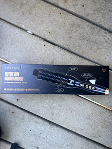 FOXYBae Hottie Hot Round Brush 1.5 in Ceramic, Adjustable Heat 380°F Black