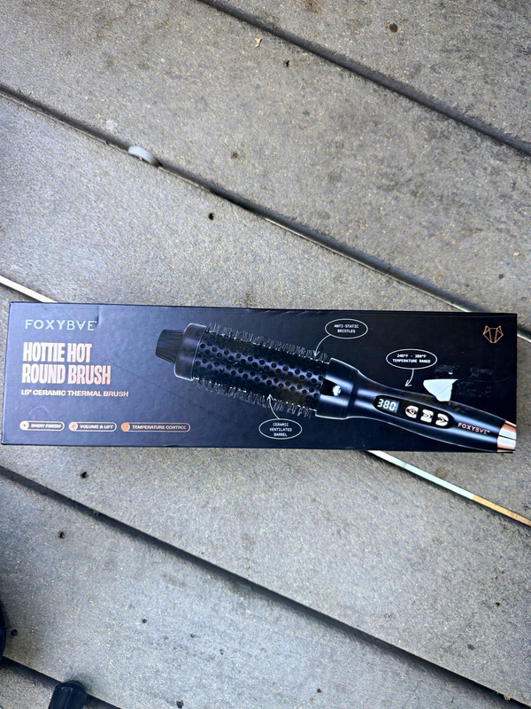FOXYBae Hottie Hot Round Brush 1.5 in Ceramic, Adjustable Heat 380°F Black