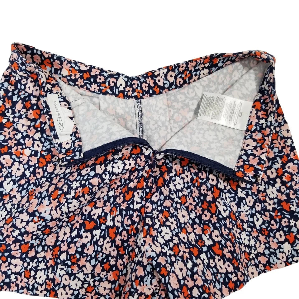 BCBGeneration Plissado Frontal Curto Feminino Hot Coral Combo Floral Elástico Chino Tamanho 0 - Imagem 3 de 4