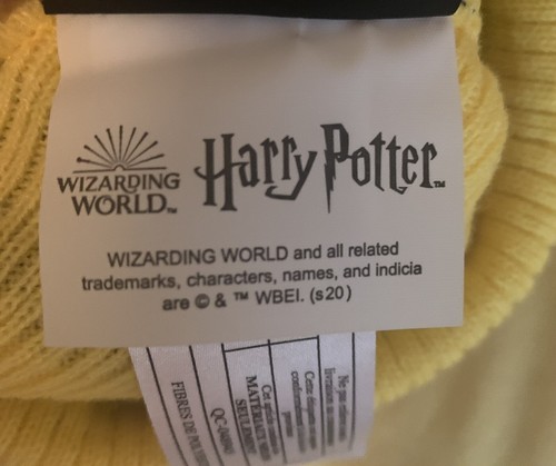 Cappello berretto HARRY POTTER logo tassorosso stemma maglia polsino pom berretto adulto OSFM, ECC! - Foto 2 di 2