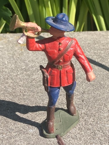 Lot de 11 petits soldats cavaliers canadiens TRES BON ETAT Starlux ? - Picture 8 of 8